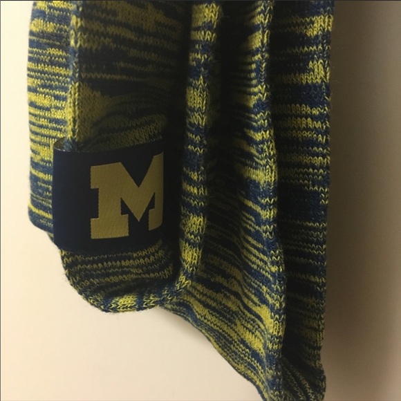 New Michigan Wolverines “Go Blue” Infinity Scarf - Picture 3 of 4